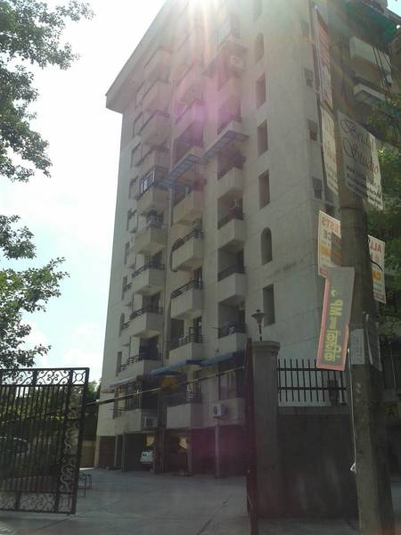 3 bhk flat for rent in Arjun Apartment sector 7 Dwarka Delhi